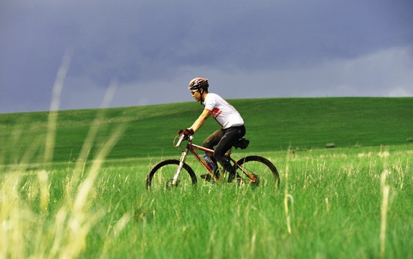 山地自行車(chē)(100元/1小時(shí)，押金300）
