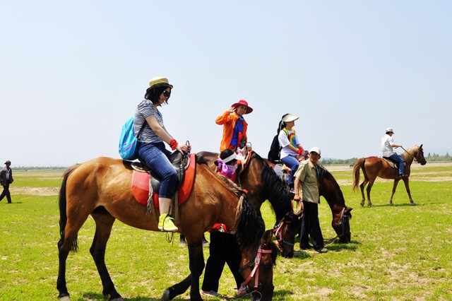 騎馬：敖包山--牧戶--高草地--點(diǎn)將臺(tái)